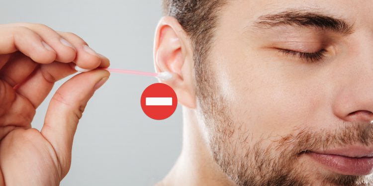 Cerume nelle orecchie: sintomi e come togliere il tappo