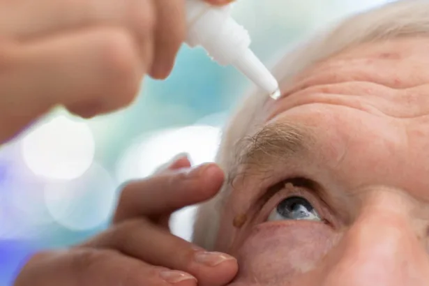 Occhio secco ed irritato: le cause e cosa fare