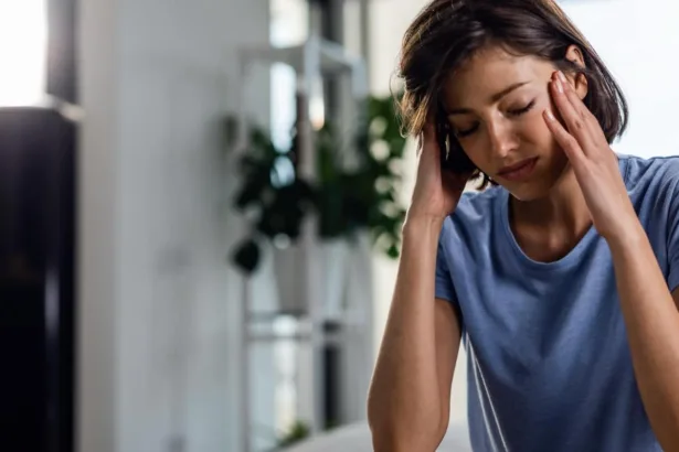 Mal di testa: tutti lo conoscono, moltissimi ne soffrono, le donne sono le più colpite