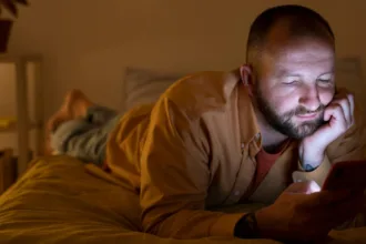 Sindrome da sonno posticipato: le conseguenze del social jet lag