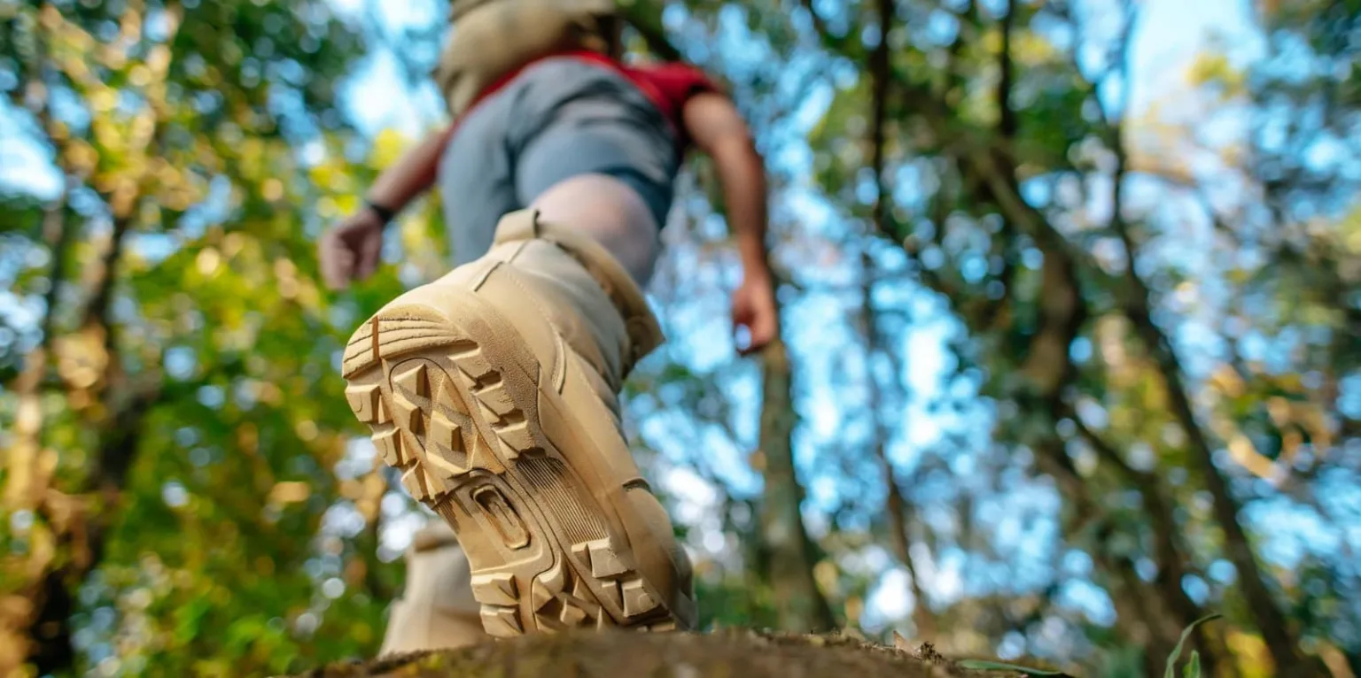 Trekking e passeggiate, i rischi delle calzature non adeguate