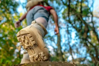 Trekking e passeggiate, i rischi delle calzature non adeguate