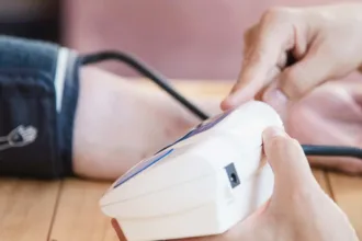 Ipertensione arteriosa, i sintomi e cosa fare