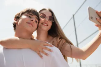 Immortalarci fa bene alla mente ma attenzione alla salute degli occhi