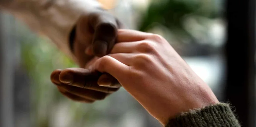 Stare con gli altri e pensare al prossimo: una medicina per mantenersi in salute
