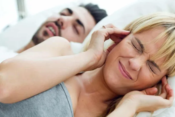 Apnea notturna, cos’è, sintomi e come dormire meglio