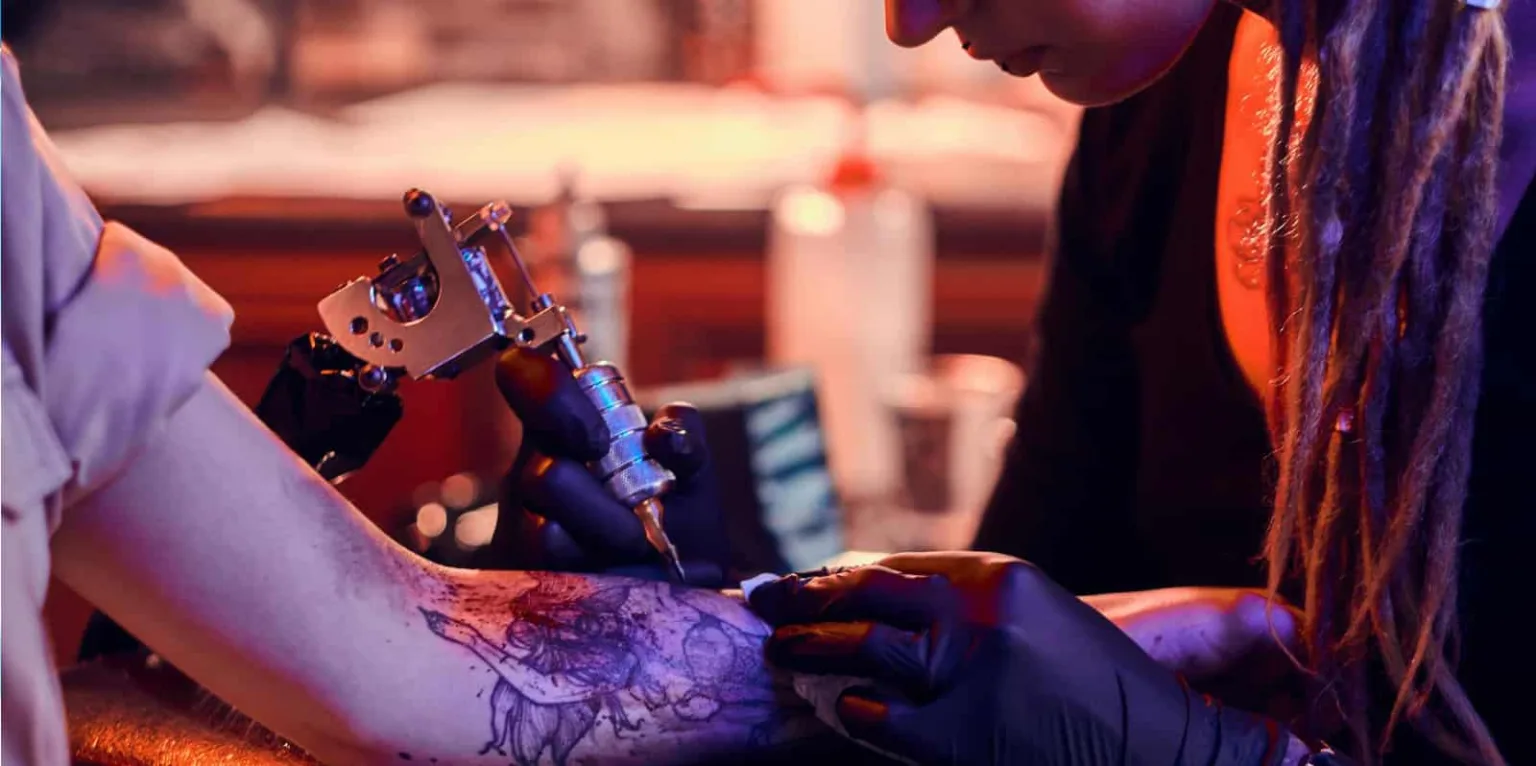 Rimozione tatuaggi: come funziona e cosa sapere prima di iniziare