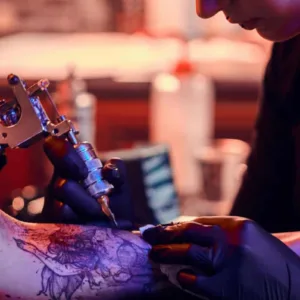 Rimozione tatuaggi: come funziona e cosa sapere prima di iniziare