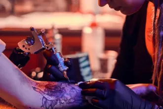 Rimozione tatuaggi: come funziona e cosa sapere prima di iniziare