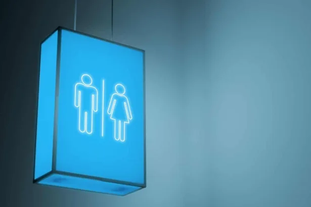 Urinare spesso, le possibili cause e i significati