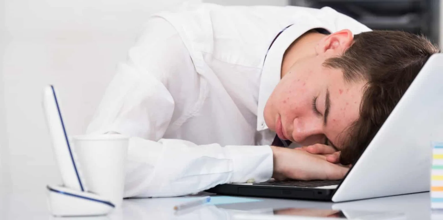 Letargia: significato, sintomi e cause della sonnolenza eccessiva