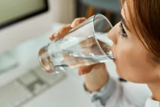 Come l’acqua aiuta la digestione