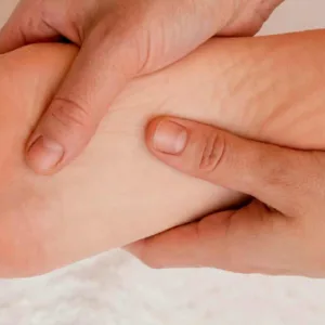 Botta al mignolo del piede: cosa fare subito e come capire se è fratturato