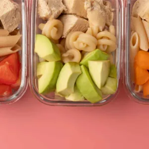 Cibi scaduti, rischi per la salute, sintomi e quando evitarli