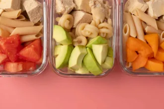 Cibi scaduti, rischi per la salute, sintomi e quando evitarli