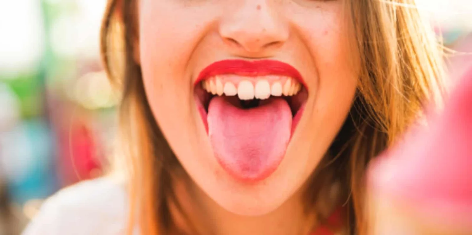 Tipi di lingua: cosa rivelano aspetto e colore della lingua